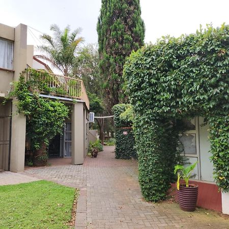Rusplek Guesthouse And Conference Centre Bloemfontein Exterior photo