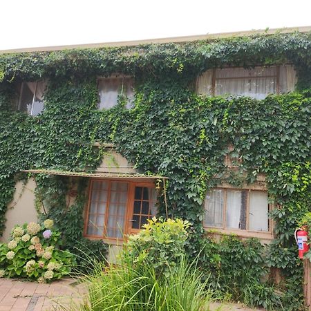 Rusplek Guesthouse And Conference Centre Bloemfontein Exterior photo