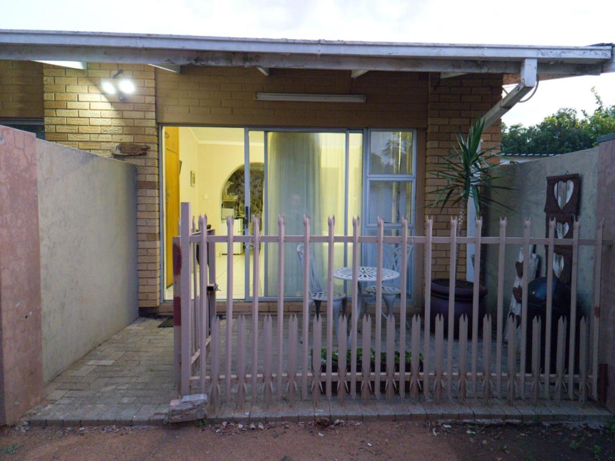 Rusplek Guesthouse And Conference Centre Bloemfontein Exterior photo