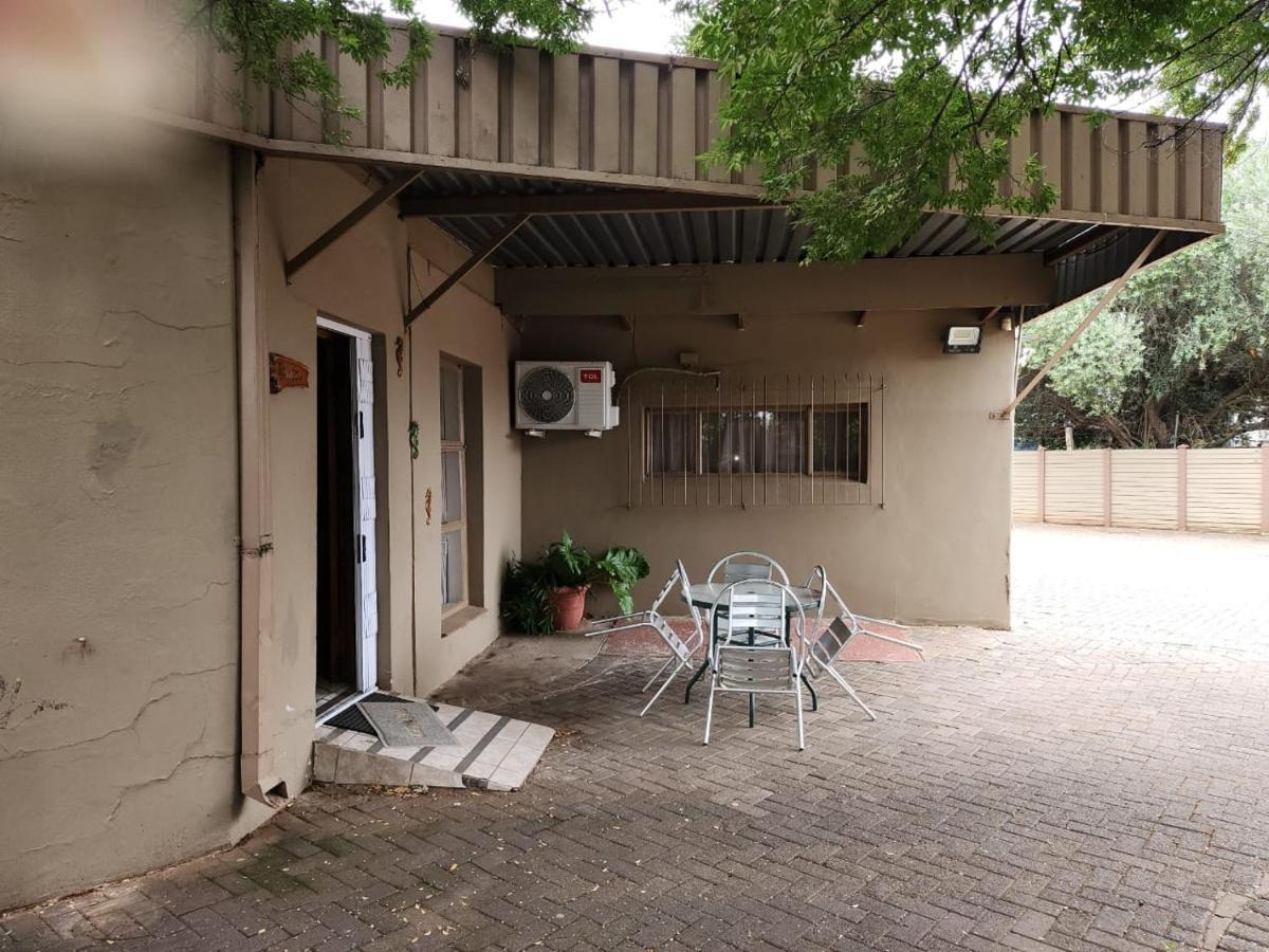 Rusplek Guesthouse And Conference Centre Bloemfontein Exterior photo